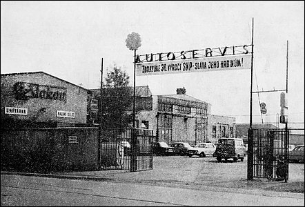 Brána autoservisu Slokov v Bažantnici v roce 1974.