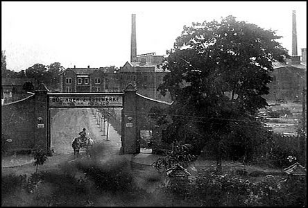 Cihelna byla založena v Hodoníně r. 1860, od r. 1870 patřila k Redlichově průmyslové skupině. V roce 1904 zde pracovalo 100 zaměstnanců.