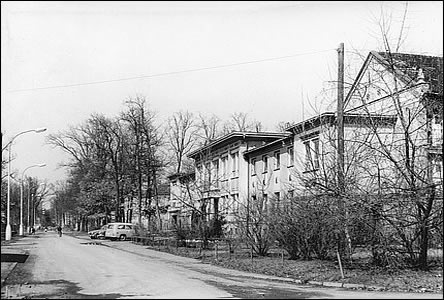 Ulice Petra JIlemnického v Bažantnici asi v sedmdesátých létech.