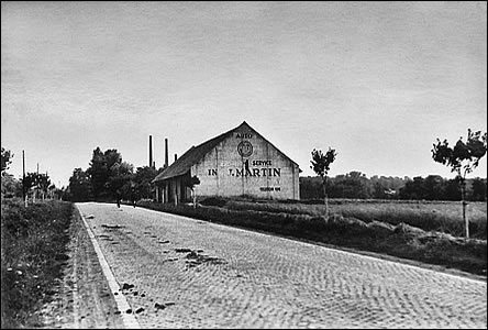 Na příjezdu od Brna byla dlouho první stavbou Hodonína tato stodola.