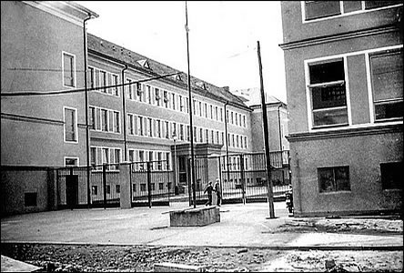 Škola v Baantnici krátce po dokonení v roce 1959.