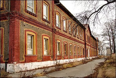 Původní kasárenský dům u ulice Martina Benky.
