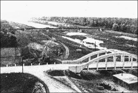 Masarykv most ze slovenské strany dne 19.6.1935, ješt tém bez vody.