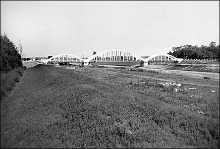 Celkový pohled na Masarykv most v roce 1935.