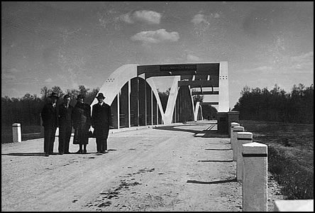 Most pes Moravu na Slovensko zejm brzy po svém dokonení v roce 1935.