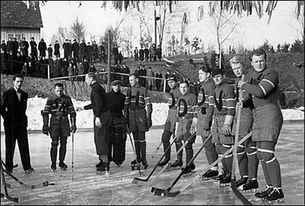 Tým hokejist SK Hodonín na Cigánce v období mezi r.1936 - 1940.