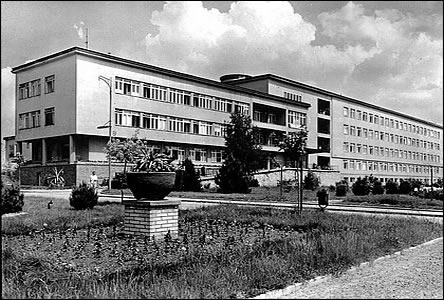 Areál nemocnice asi v období okolo roku 1960.