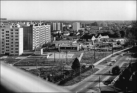 Výstavba obchodu u ulice Luní na sídlišti Jihovýchod asi v roce 1985.