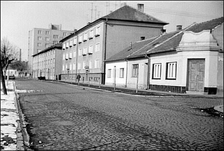 Kiovatka ulice Horní Valy a vpravo odboující ulice Výstavní.