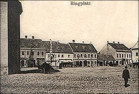 Námstí v r. 1902, Cigánbar byl místo nízkého domku postavený av r. 1906.