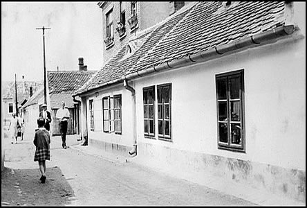 Asi jeden z nejstarších snímk ul. Dol. Plesová, okno vlevo u je na ul. Polní.