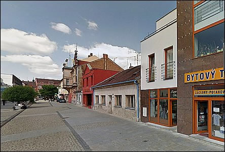 Ulice Dolní Valy s ástí pvodní zástavby ped postavením domu "Tiskárna".