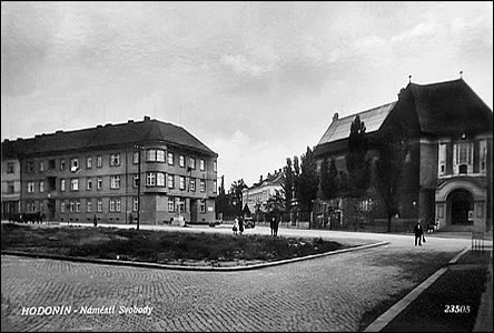 Někdejší Náměstí Svobody před rokem 1926, bez pomníku T.G.M.