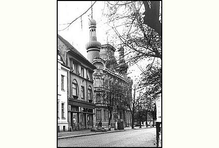 Obchod u Snhot ped ulicí Sadovou a OA asi po roce 1970.