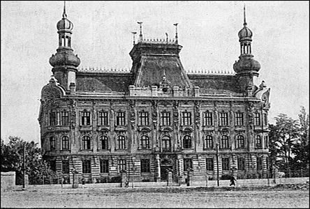 Obch. akademie jako Veejné obchodní škola pro enská povolání v r. 1919.