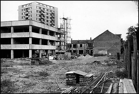 Výstavba mezi ulicemi Rodinova a Dukelských hrdin v 70 ' létech.
