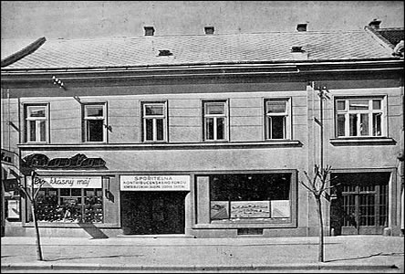 V roce 1936 sídlila v budov Spoitelny kontribuenského fondu i firma Baa.