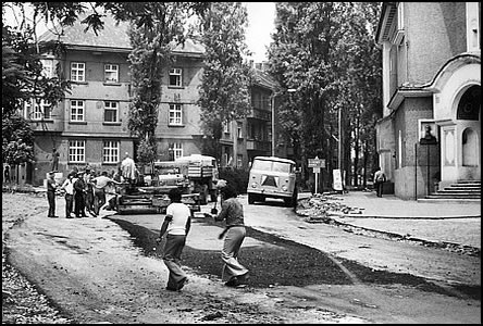 V roce 1978 byly koií hlavy na Národní tíd nahrazeny asfaltem.
