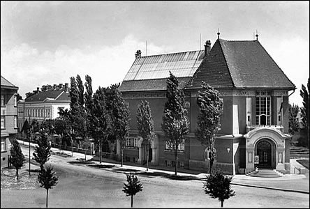 Dm umlc a ást ulice Úprkovy v roce 1936.