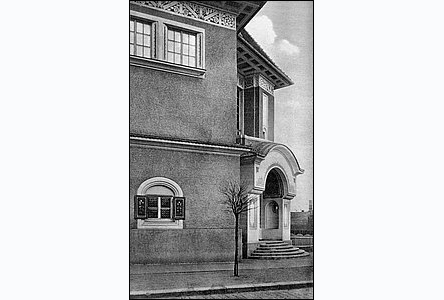 Snímek vstupu do GVU ped stavbou polikliniky, tedy ped rokem 1926.