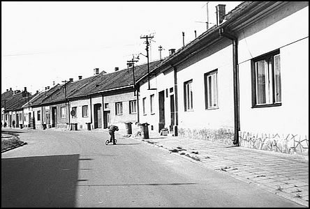 Horní Plesová smrem od ulice Oovské k ulici Polní asi v roce 1973.