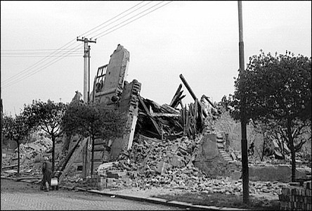 V r. 1977 vzniklo zbouráním budov místo pro tehdejší nový OV KS, tzv. Srp.