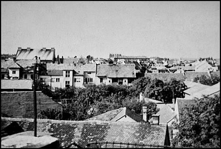 Pohled od Masarykova námstí smrem k ulici Dolní Valy v roce 1956. 