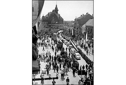 Vládní kolona vozidel pi návštve prezidenta Beneše v Hodonín v roce 1947.