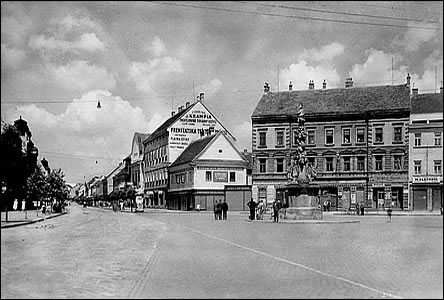 Roh námstí s Krakauerovým obchodním domem v dob okolo roku 1940.