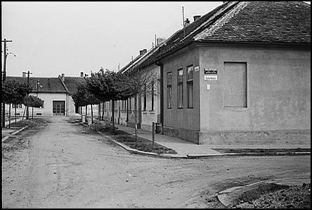 Ulice Kollárova, doprava Šafaíkova, vzadu Horní plesová.