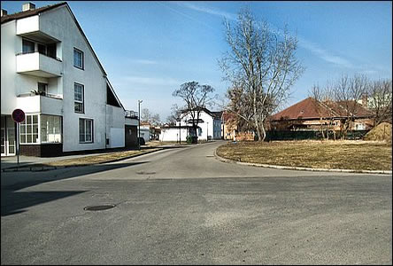 Horní konec ulice Polní se u opt po roce 2010 zmnil.