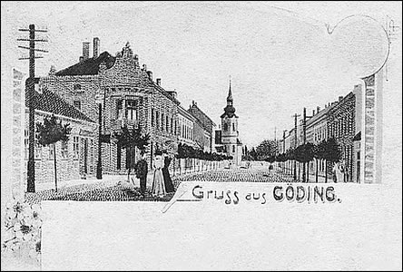 Rynková ulice na pohlednici z doby okolo roku 1900.
