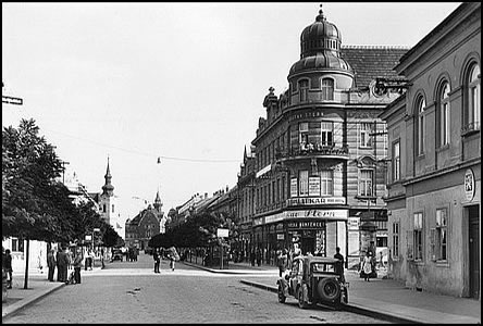 Hlavn kiovatka s Velkomoravskou ulic r.1933.