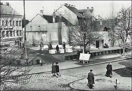 Píprava místa pro pomník generální stávkyz r.1920 zaala v r. 1965.