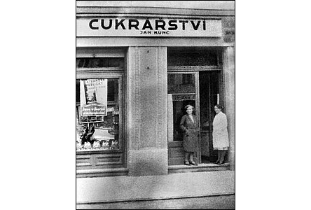 Vedle dnešního Minipivovaru Kunc bývala v dob okolo roku 1930 cukrárna. 