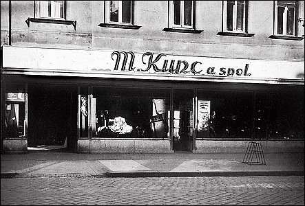 Obchod konfekcí a módním zboím pana Miloslava Kunce na Národní tíd.