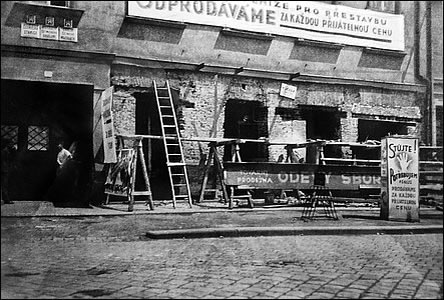 Výstavba Kuncova obchodu na Národní tíd v dob okolo roku 1930.