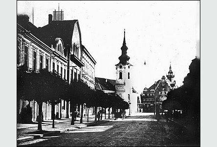 Národní tída u kavárny Slavia asi okolo roku 1930.