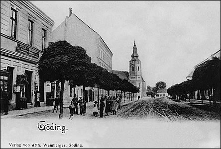 Pod kiovatkou v roce 1902. Chybí radnice (1904) i kavárna Slavia (1909).