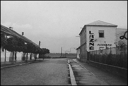 Ulice Legioná a Mstské lázn v roce 1931.