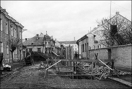 Ulice Leginá smrem ke kiovatce s ulicí Milíovou v roce 1956.