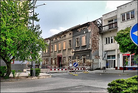 Bourání Lidové umlecké školy v beznu roku 2008.