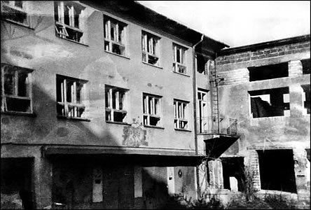 Vedle Pohebního ústavu Pieta bývala na Masaryk. námstí restaurace Helia.