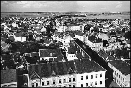 Pohled z kostela k Mrkotálkám v r. 1940, kliknutím si prosím snímek zvtšete.
