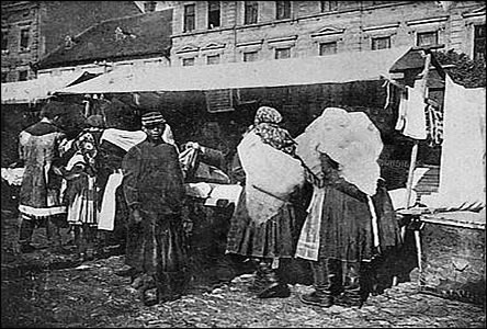 Trh na Masarykov nám. r.1909, do 31.10.1918 to bylo Nám. cís. Frant. Josefa.