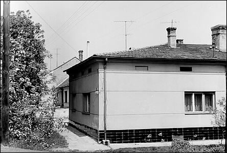 Kdysi poslední domy po pravé stran ulice Mšanská ped Mrkotálkami.