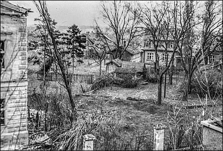 Pohled z ulice Uprkovy pes zahrady GVU k ulici Blakov v roce 1944.