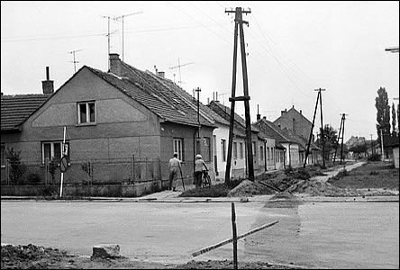Ulice Mšanská u Horní Plesové ped restaurací Morava okolo roku 1980.