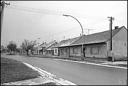 Z ulice Mšanské smrem na Rohatec v roce 1987.