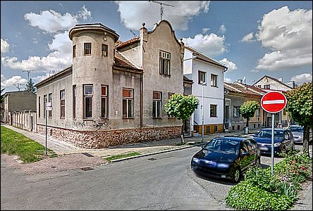Promna domu na rohu ulic Milíova a Legioná.
